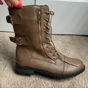 Combat boots